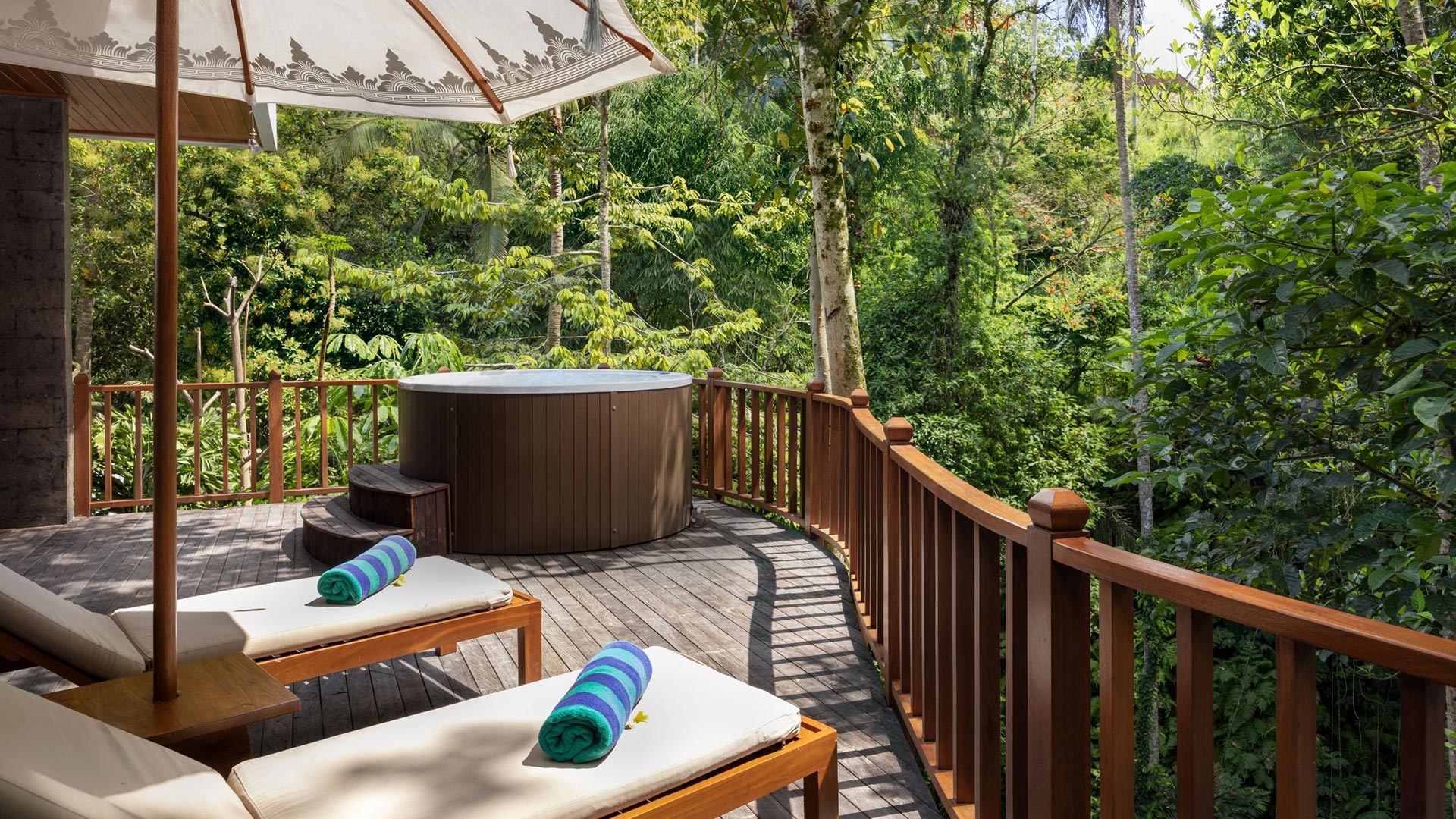 Jungle Luxe Jacuzzi Pool Villa